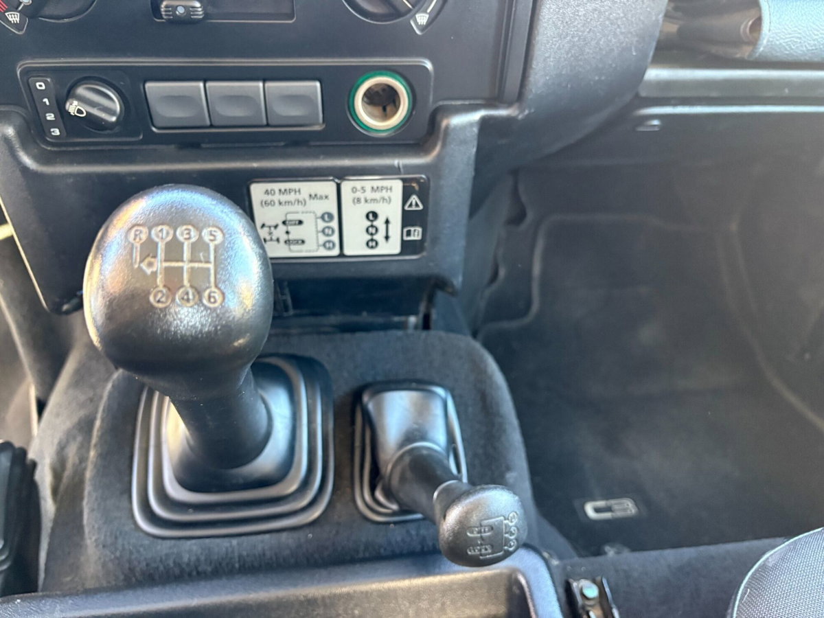 Land Rover Defender 130 2.2 TD4 Chassis Cab E (17)