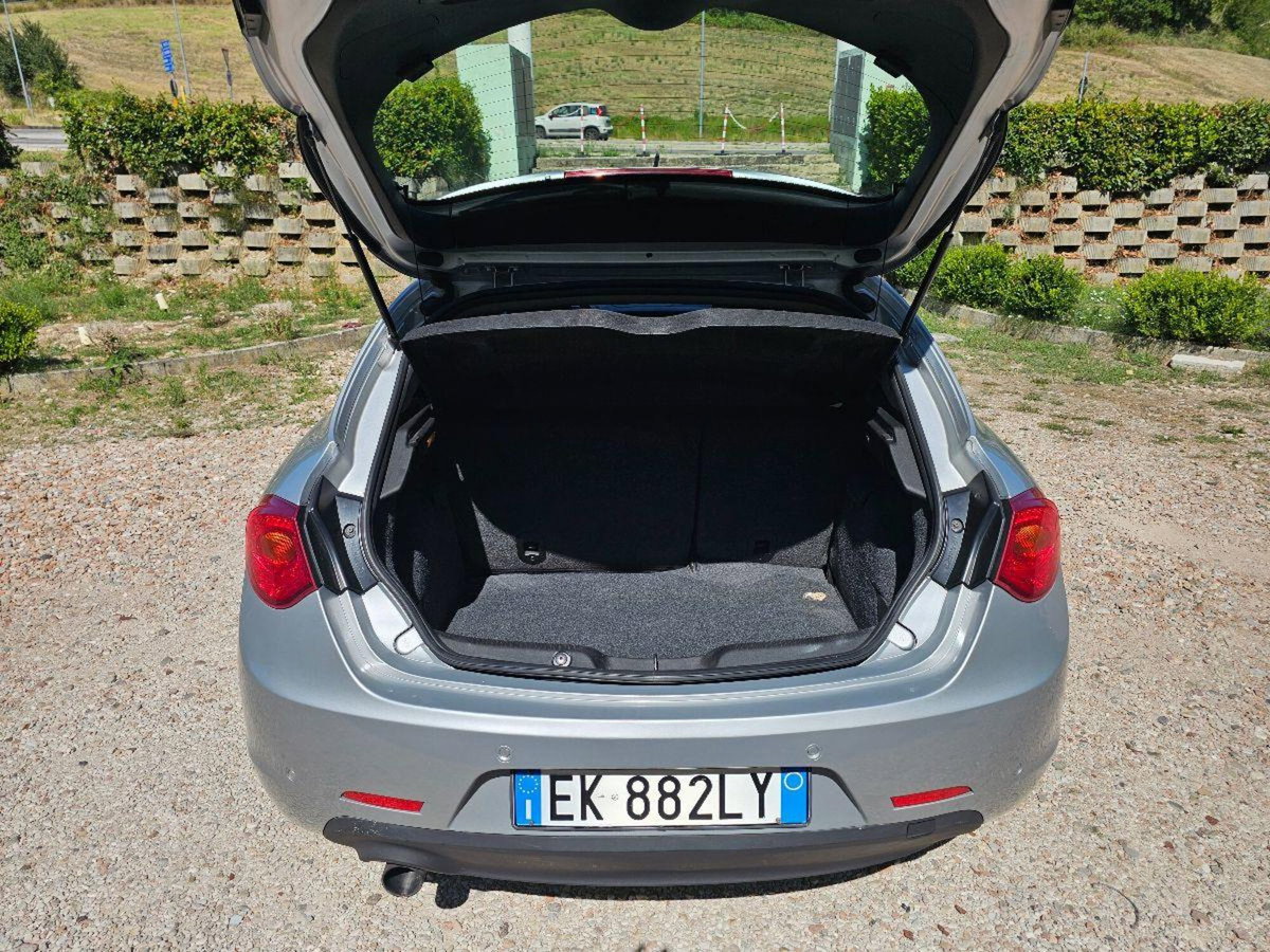 Alfa Romeo Giulietta 1.4 Turbo Distinctive 120cv (13)
