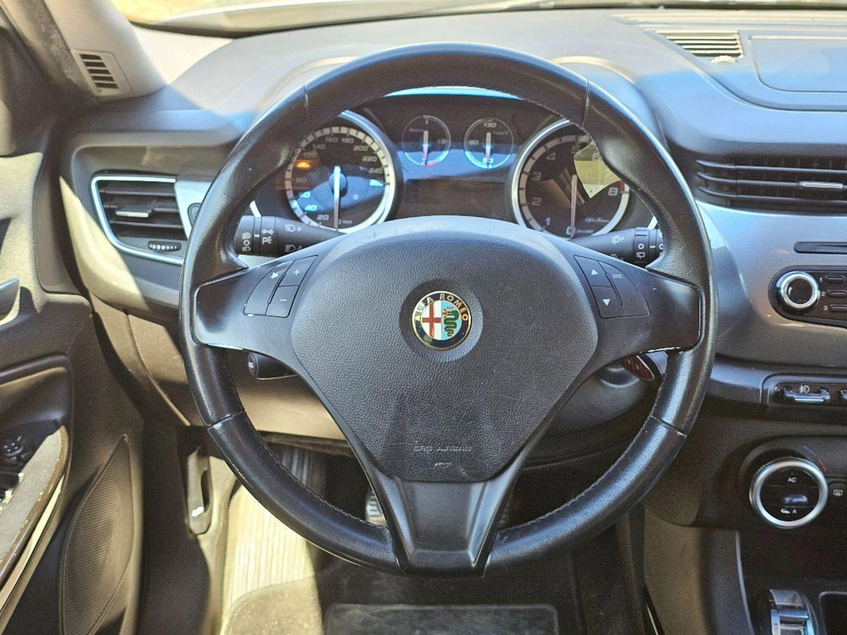Alfa Romeo Giulietta 1.4 Turbo Distinctive 120cv (16)