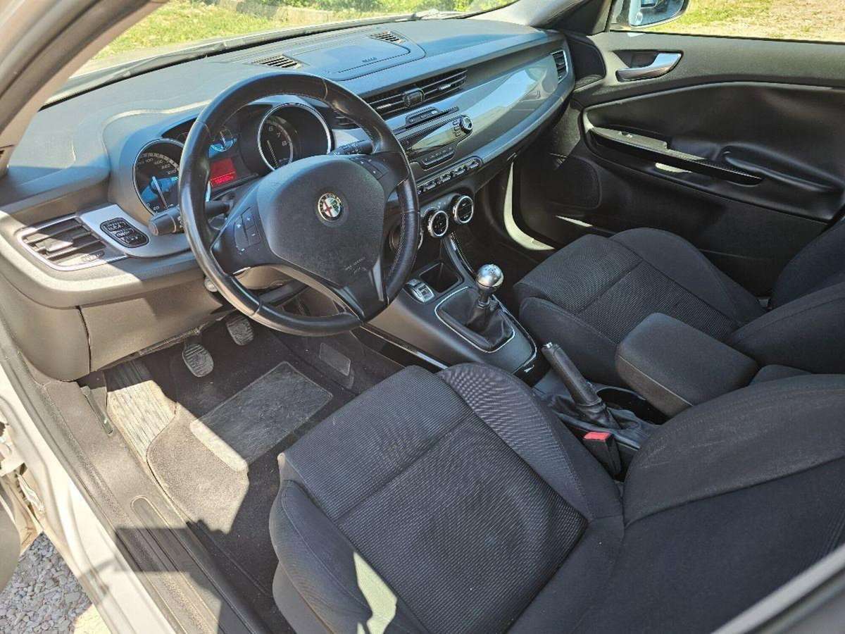 Alfa Romeo Giulietta 1.4 Turbo Distinctive 120cv (17)