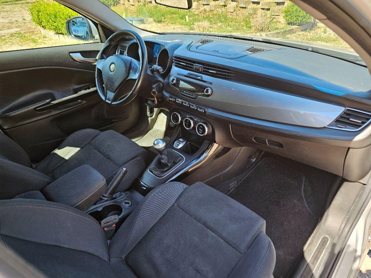 Alfa Romeo Giulietta 1.4 Turbo Distinctive 120cv (18)
