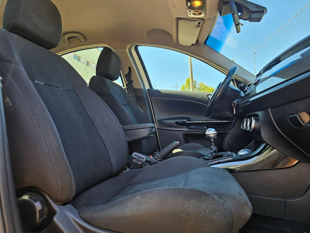 Alfa Romeo Giulietta 1.4 Turbo Distinctive 120cv (19)