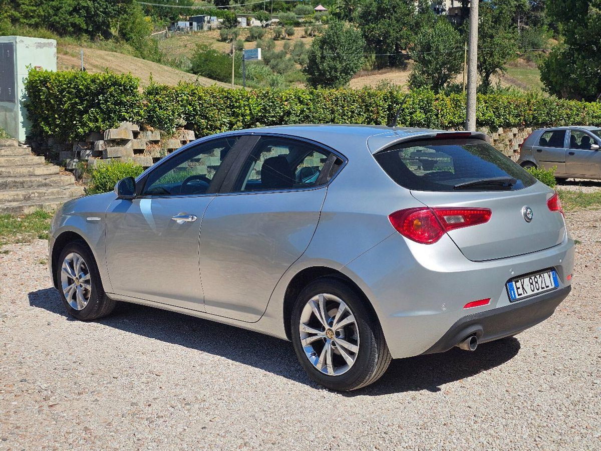 Alfa Romeo Giulietta 1.4 Turbo Distinctive 120cv (7)