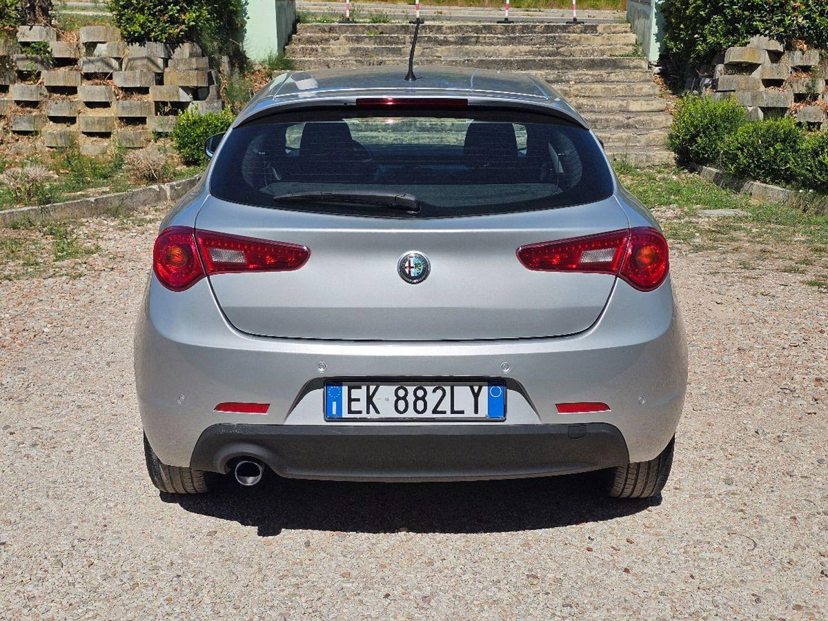 Alfa Romeo Giulietta 1.4 Turbo Distinctive 120cv (8)