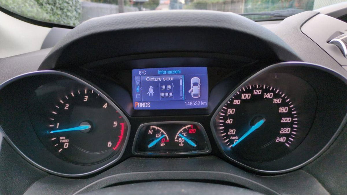 Ford Kuga 2.0 TDCI 150 CV S&S 4WD Powershift Titanium X (10)