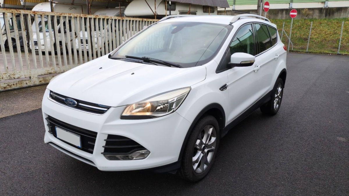 Ford Kuga 2.0 TDCI 150 CV S&S 4WD Powershift Titanium X (2)