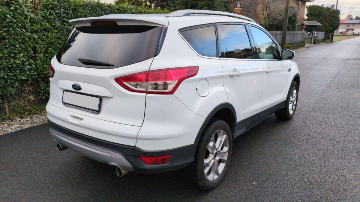 Ford Kuga 2.0 TDCI 150 CV S&S 4WD Powershift Titanium X (3)
