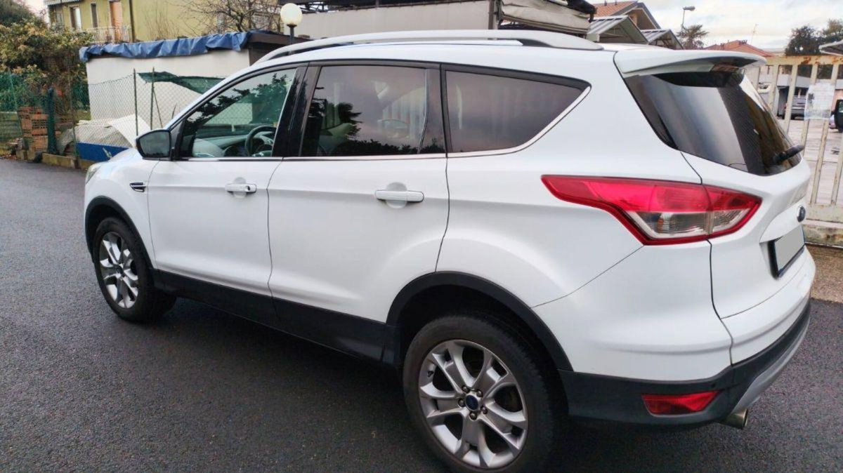 Ford Kuga 2.0 TDCI 150 CV S&S 4WD Powershift Titanium X (4)