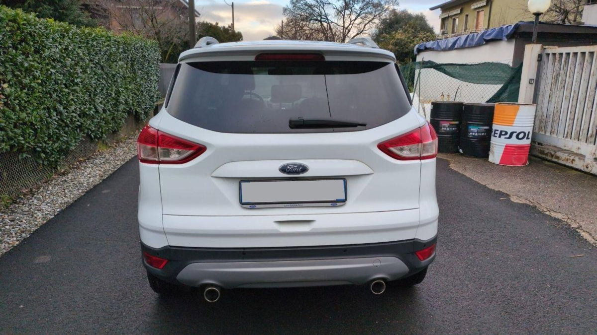 Ford Kuga 2.0 TDCI 150 CV S&S 4WD Powershift Titanium X (6)