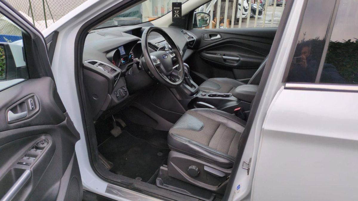 Ford Kuga 2.0 TDCI 150 CV S&S 4WD Powershift Titanium X (8)