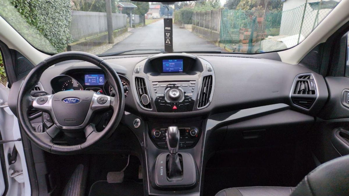 Ford Kuga 2.0 TDCI 150 CV S&S 4WD Powershift Titanium X (9)