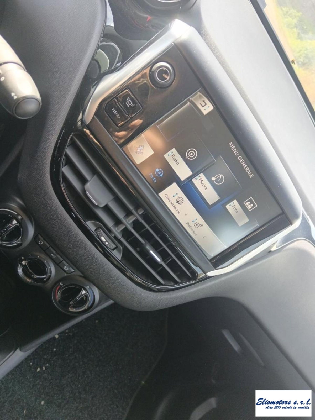 Peugeot 208 VTi 82 CV 3 porte Allure (8)