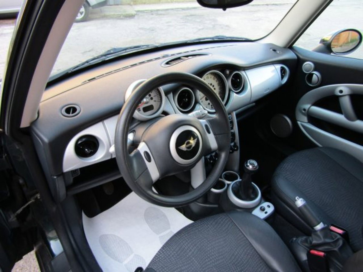 MINI Mini 1.6 16V Cooper (8)