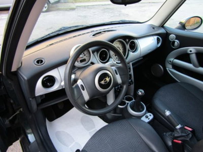 MINI Mini 1.6 16V Cooper (8)