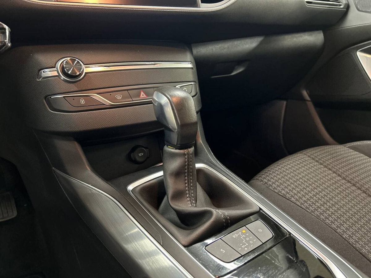 Peugeot 308 SW BlueHDi 130 S&S EAT6 Business (17)