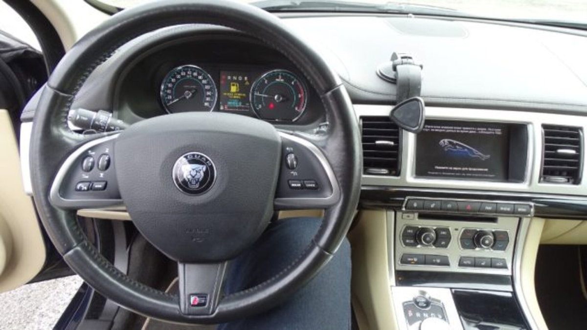 Jaguar XF 3.0 DS V6 (10)