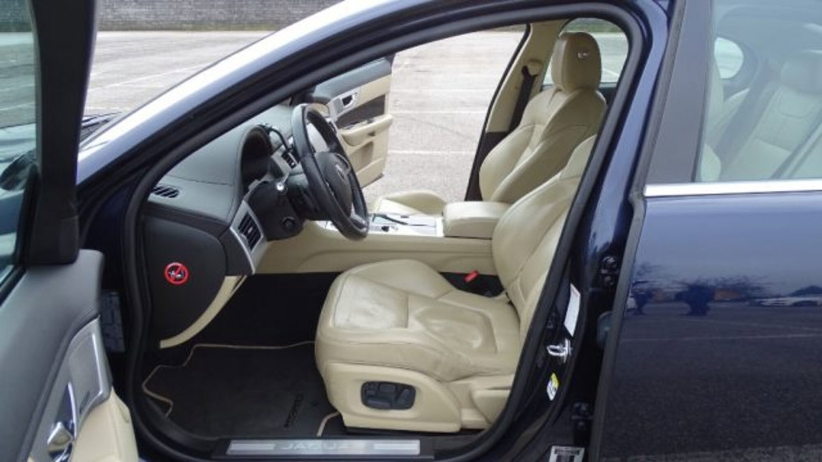 Jaguar XF 3.0 DS V6 (13)