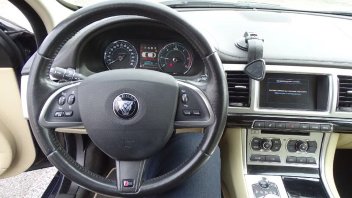 Jaguar XF 3.0 DS V6 (15)
