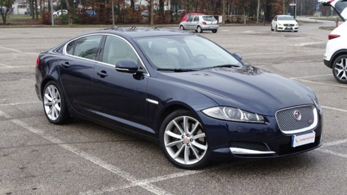 Jaguar XF 3.0 DS V6 (2)
