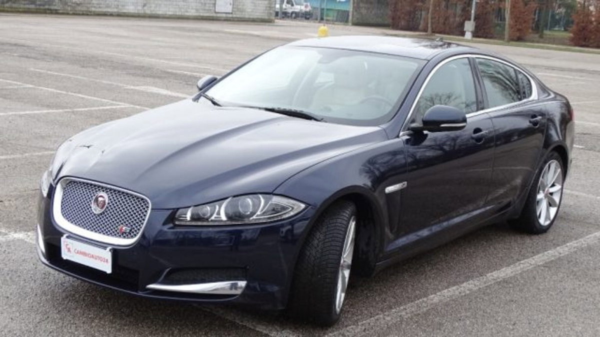 Jaguar XF 3.0 DS V6 (3)