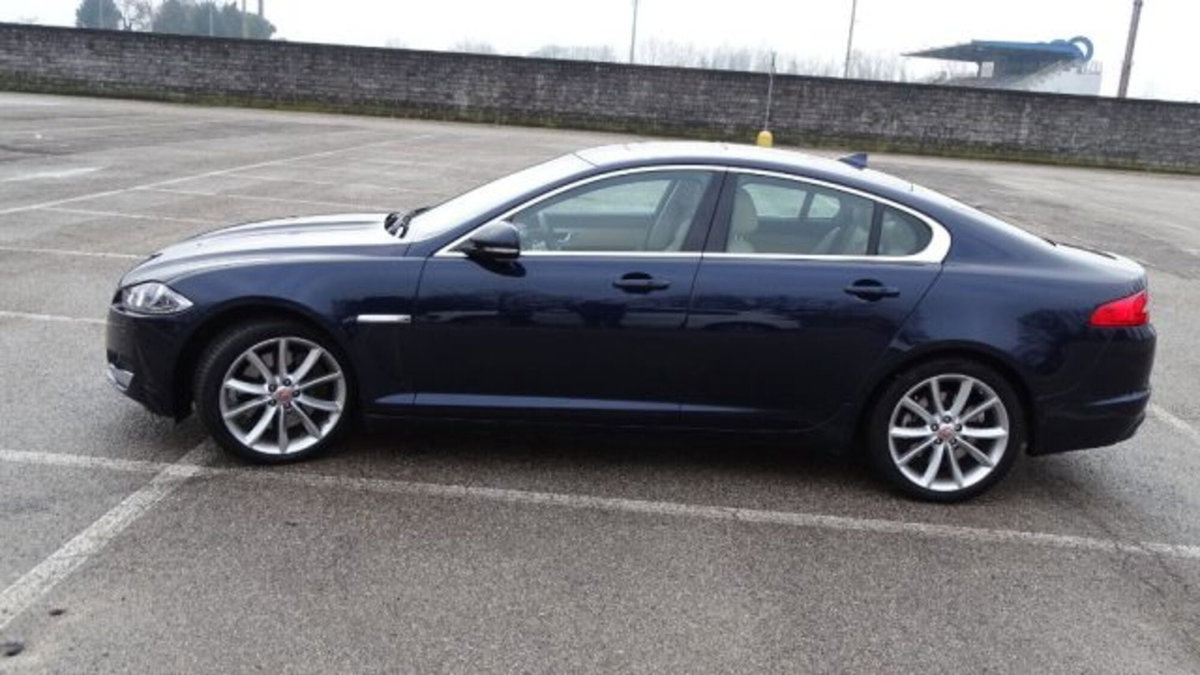 Jaguar XF 3.0 DS V6 (4)