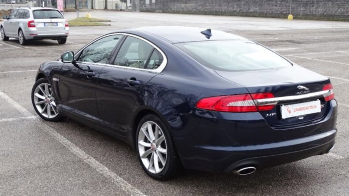Jaguar XF 3.0 DS V6 (5)