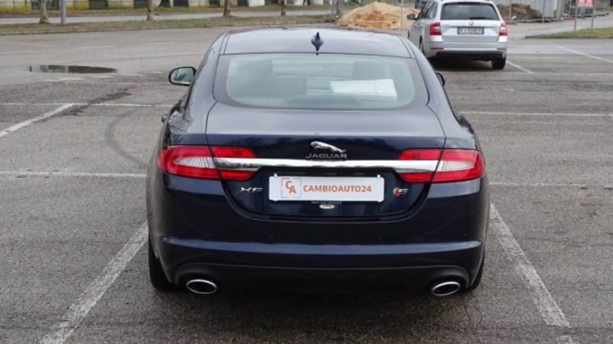 Jaguar XF 3.0 DS V6 (6)