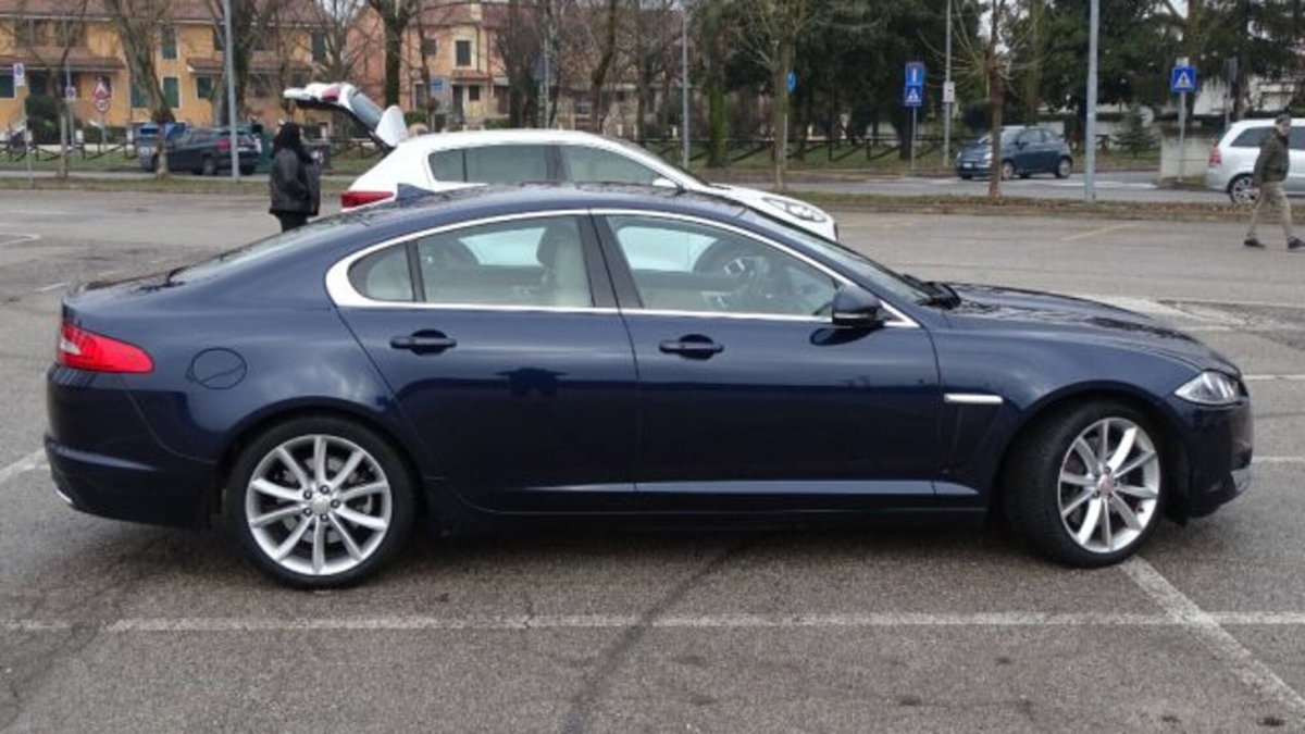 Jaguar XF 3.0 DS V6 (8)
