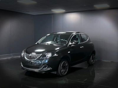 Lancia Ypsilon 1.0 FireFly 5 porte S&S Hybrid Ecochic Silver usata