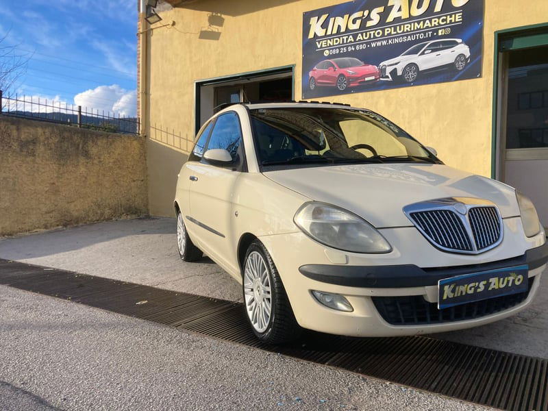 Lancia Ypsilon 1.4 16V Platino