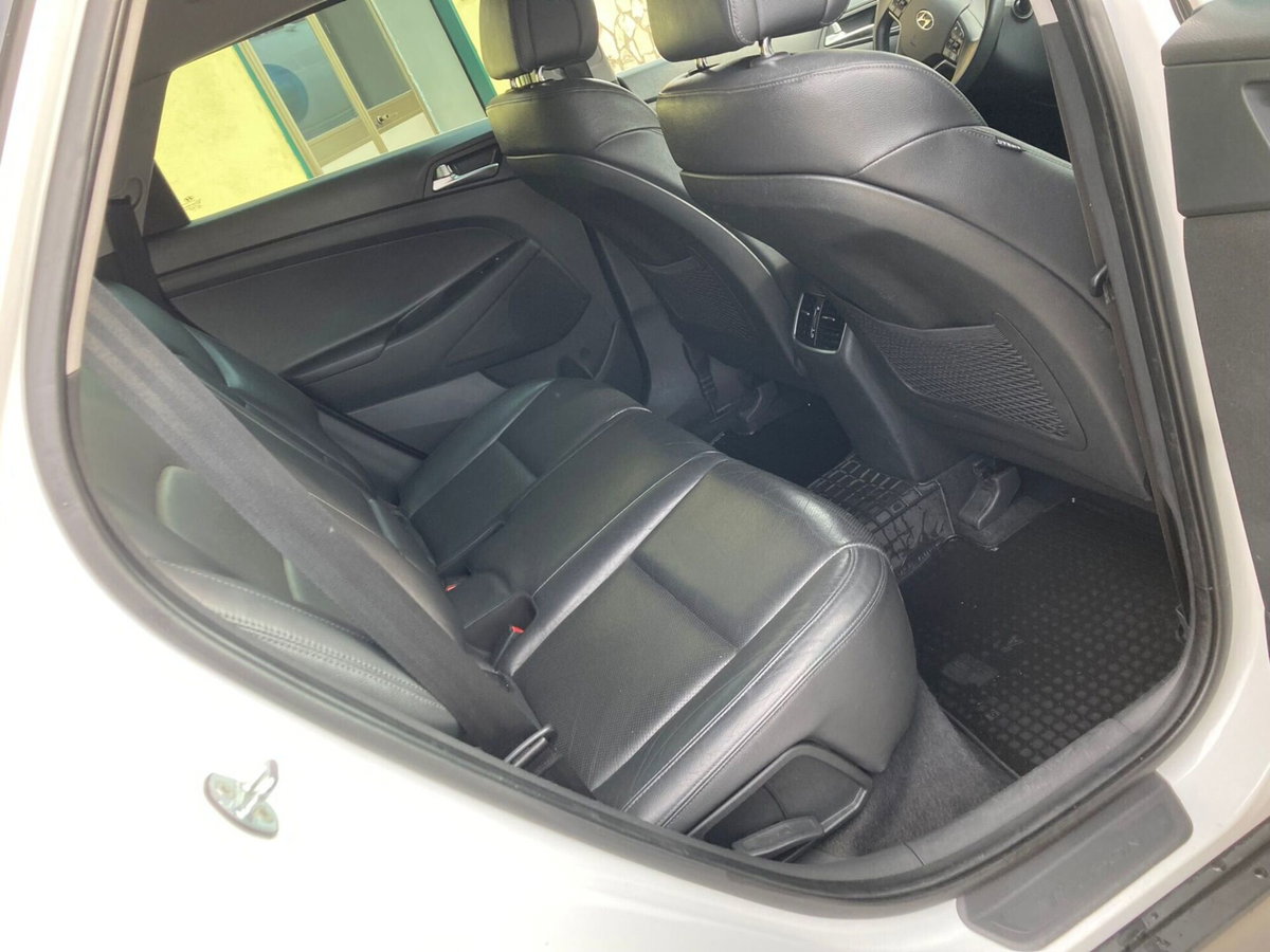 Hyundai Tucson 1.7 CRDi DCT XPossible (11)