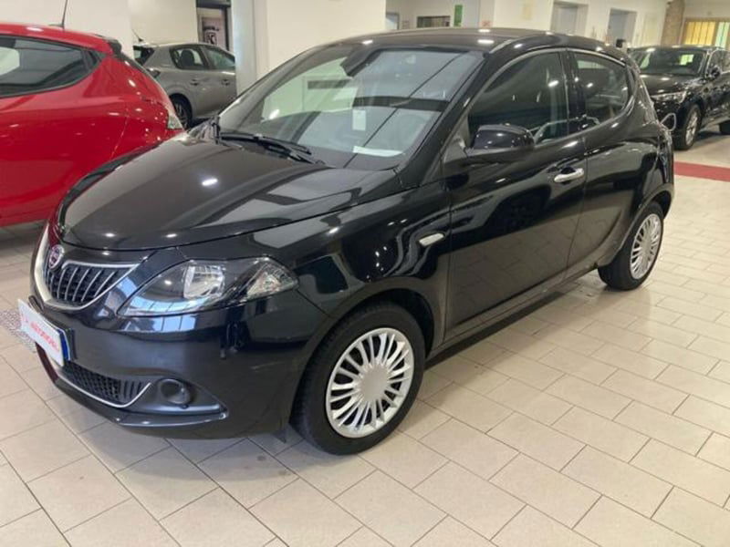 Lancia Ypsilon 1.0 FireFly 5 porte S&S Hybrid Ecochic Silver