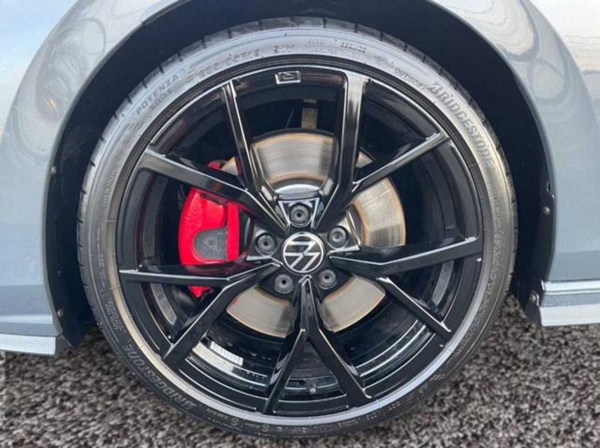 Volkswagen Golf 2.0 tsi GTI MT Ultimate 245cv (14)