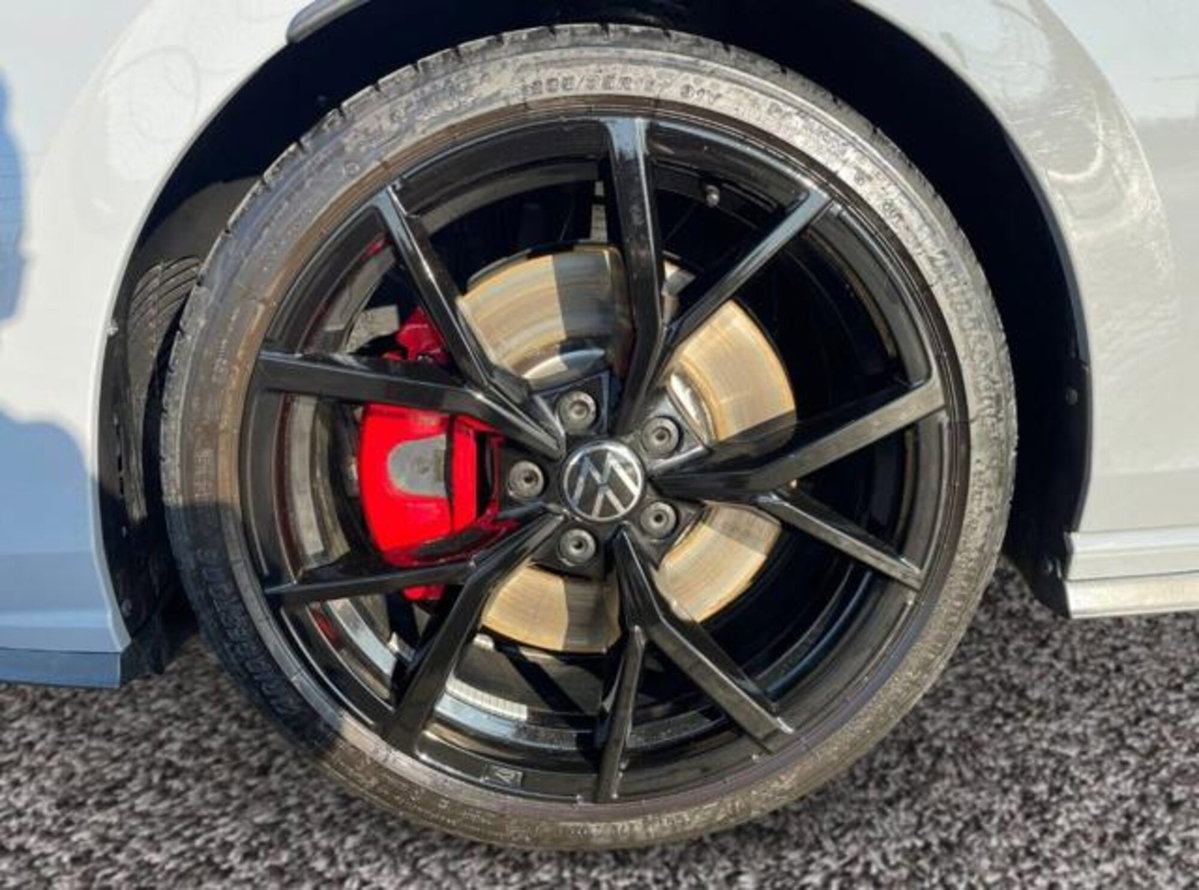 Volkswagen Golf 2.0 tsi GTI MT Ultimate 245cv (14)