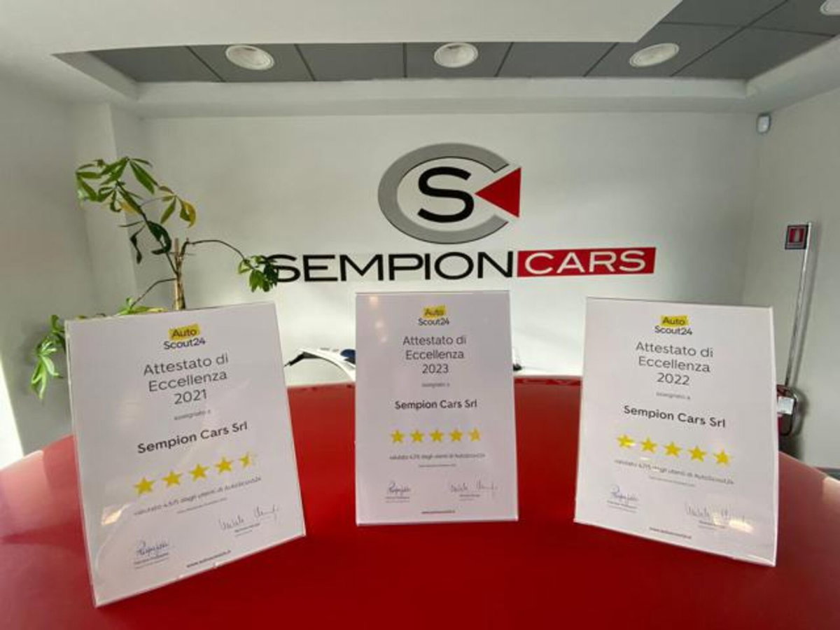 Volkswagen Golf 2.0 tsi GTI MT Ultimate 245cv (2)