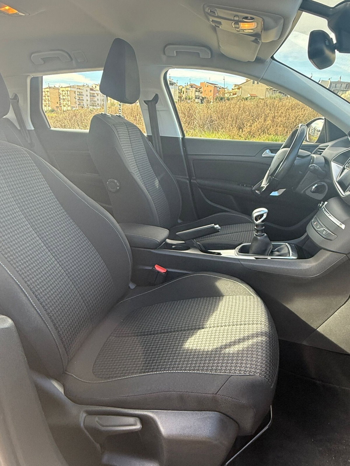 Peugeot 308 SW BlueHDi 130 S&S Business (12)