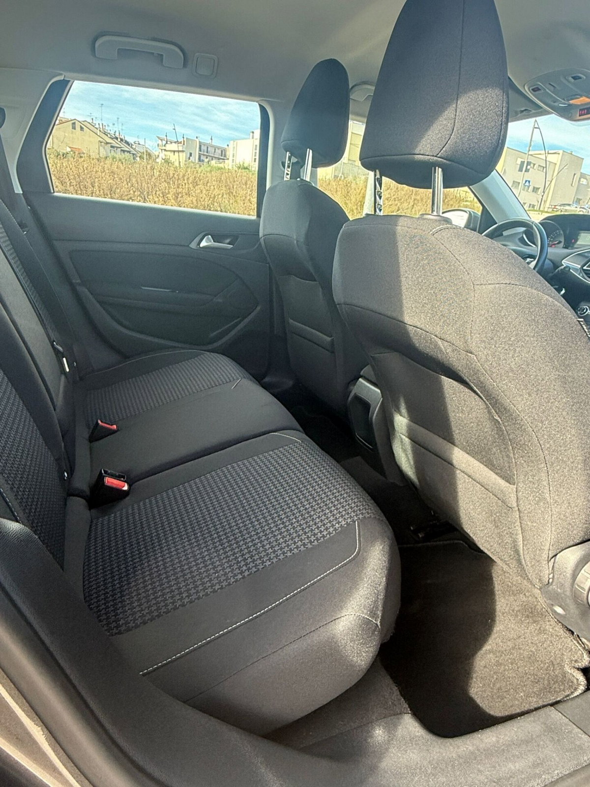Peugeot 308 SW BlueHDi 130 S&S Business (14)