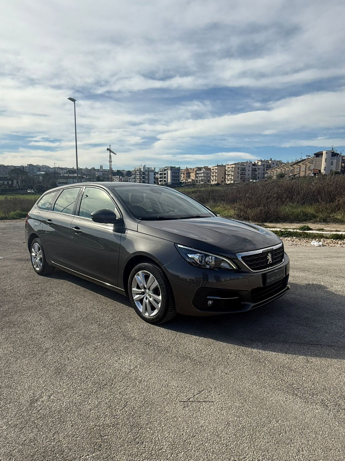 Peugeot 308 SW BlueHDi 130 S&S Business (2)