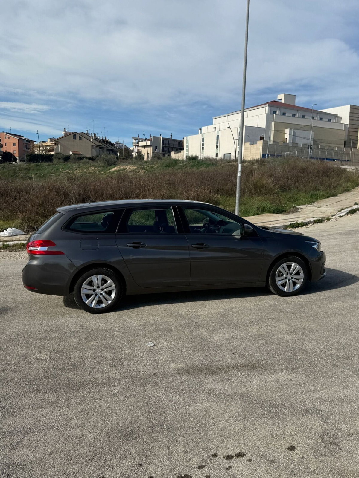 Peugeot 308 SW BlueHDi 130 S&S Business (4)
