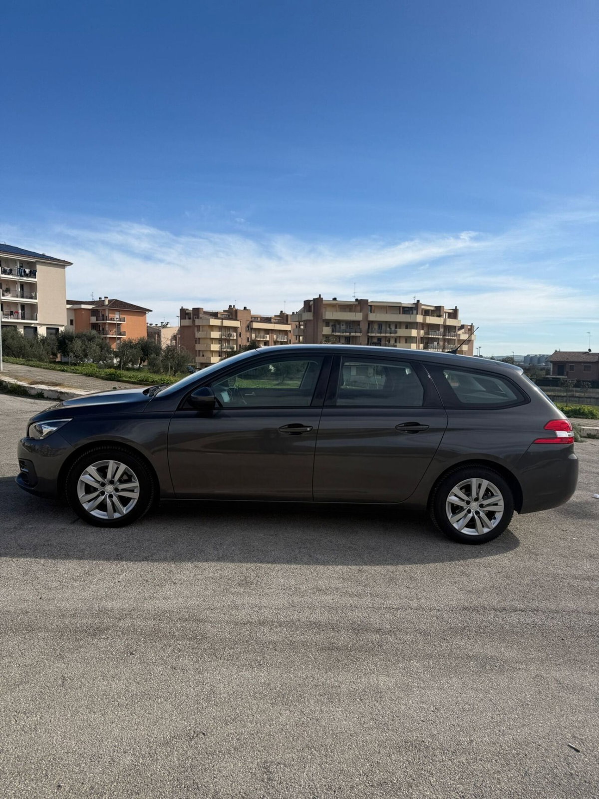 Peugeot 308 SW BlueHDi 130 S&S Business (5)