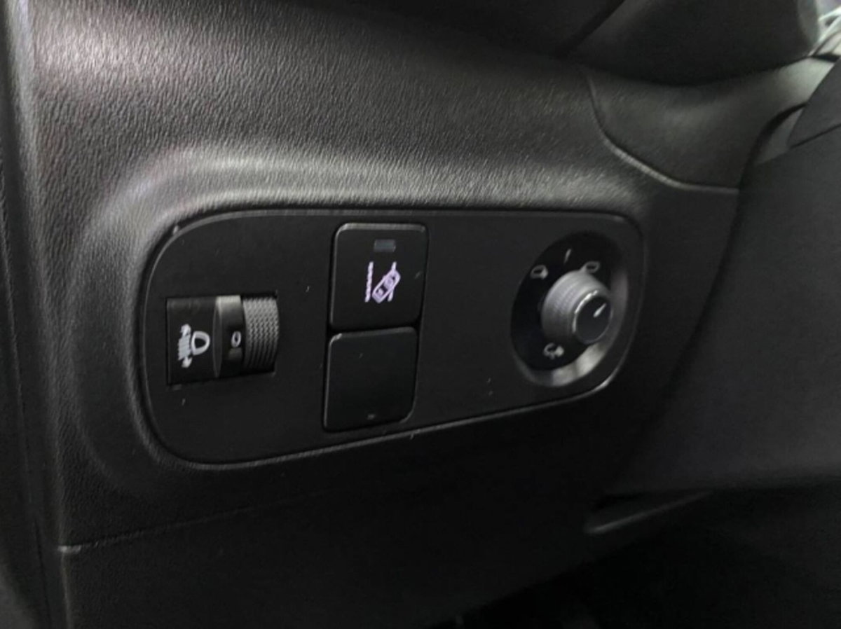 Citroen C3 PureTech 110 S&S Shine (10)