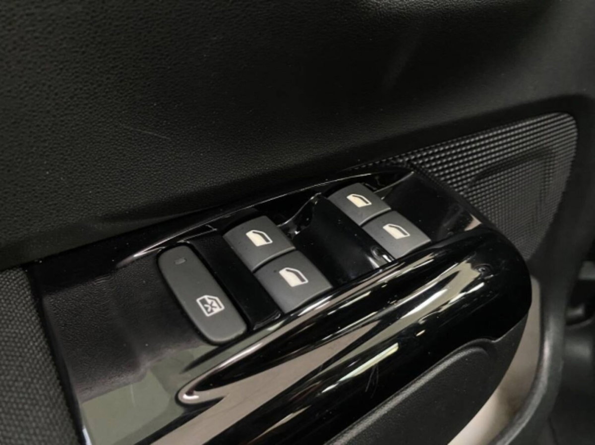 Citroen C3 PureTech 110 S&S Shine (9)