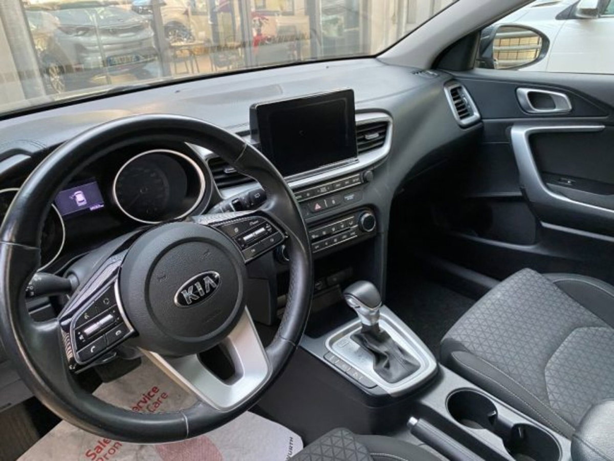 Kia Ceed 1.6 CRDi 115 CV DCT 5p. Business Class (10)