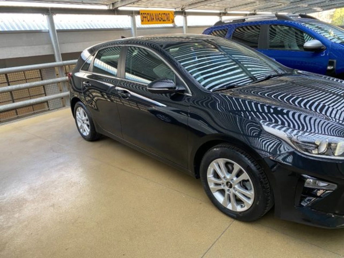 Kia Ceed 1.6 CRDi 115 CV DCT 5p. Business Class (3)