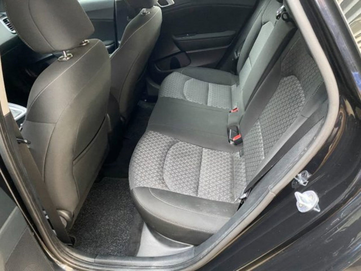 Kia Ceed 1.6 CRDi 115 CV DCT 5p. Business Class (7)