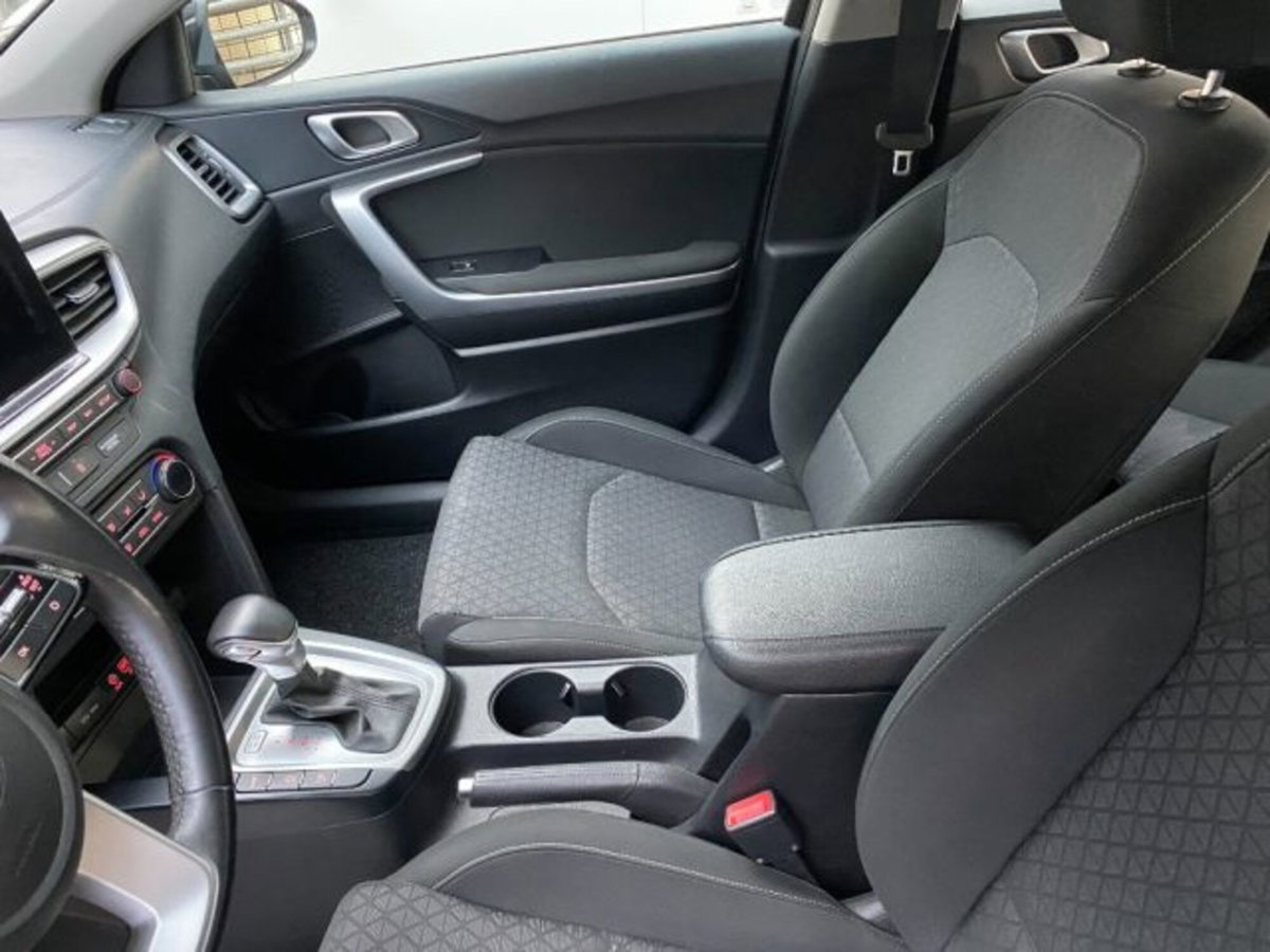 Kia Ceed 1.6 CRDi 115 CV DCT 5p. Business Class (9)