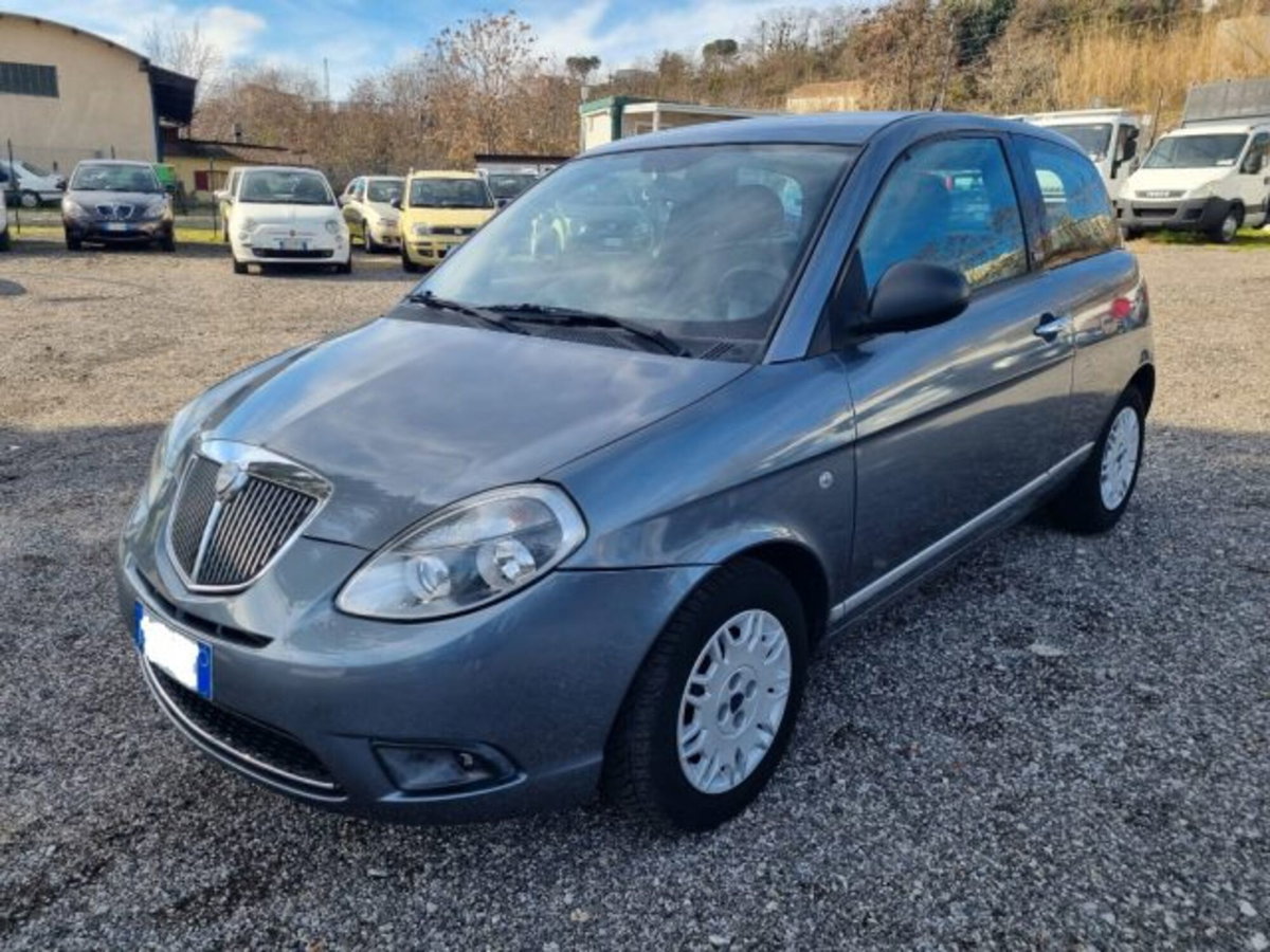 Lancia Ypsilon 1.3 MJT 75 CV Unyca