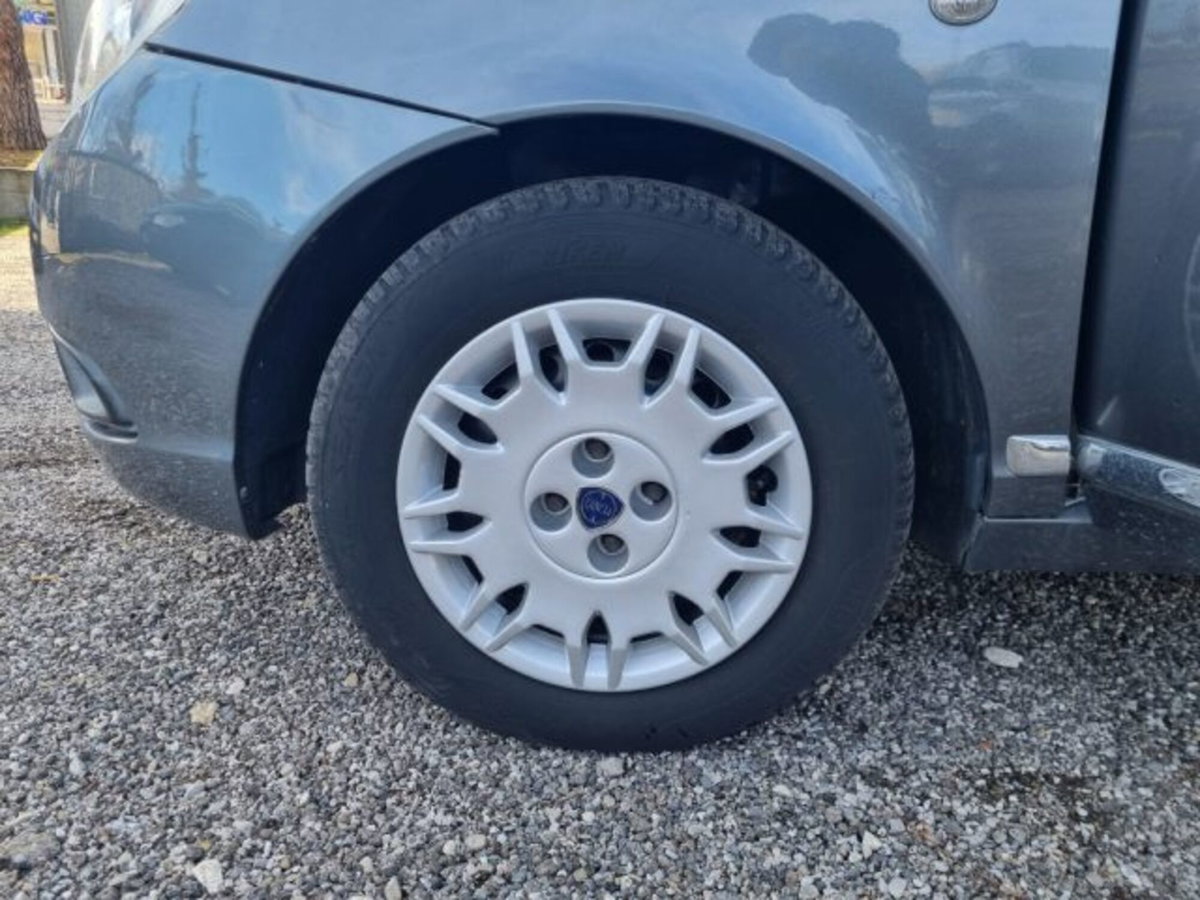 Lancia Ypsilon 1.3 MJT 75 CV Unyca (11)