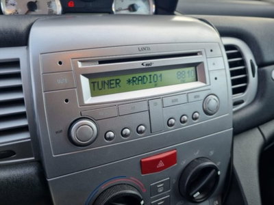 Lancia Ypsilon 1.3 MJT 75 CV Unyca (12)