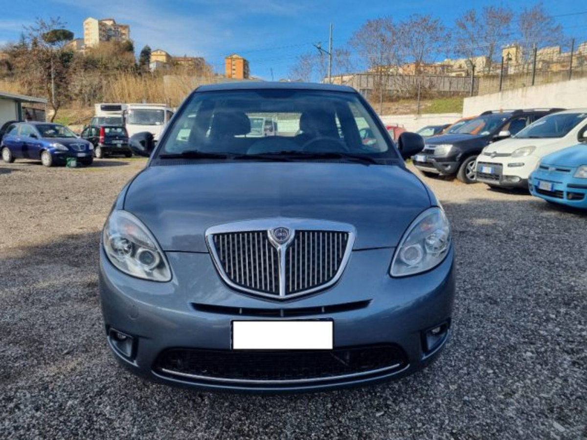 Lancia Ypsilon 1.3 MJT 75 CV Unyca (2)